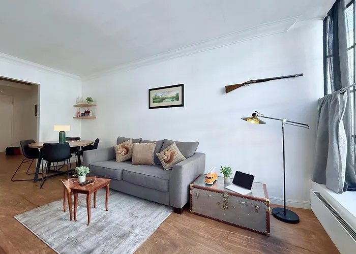Spacious Heritage Flat
